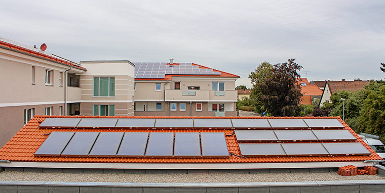 Kollektoren für ein Mehrfamilienhaus. Foto: CitrinSolar